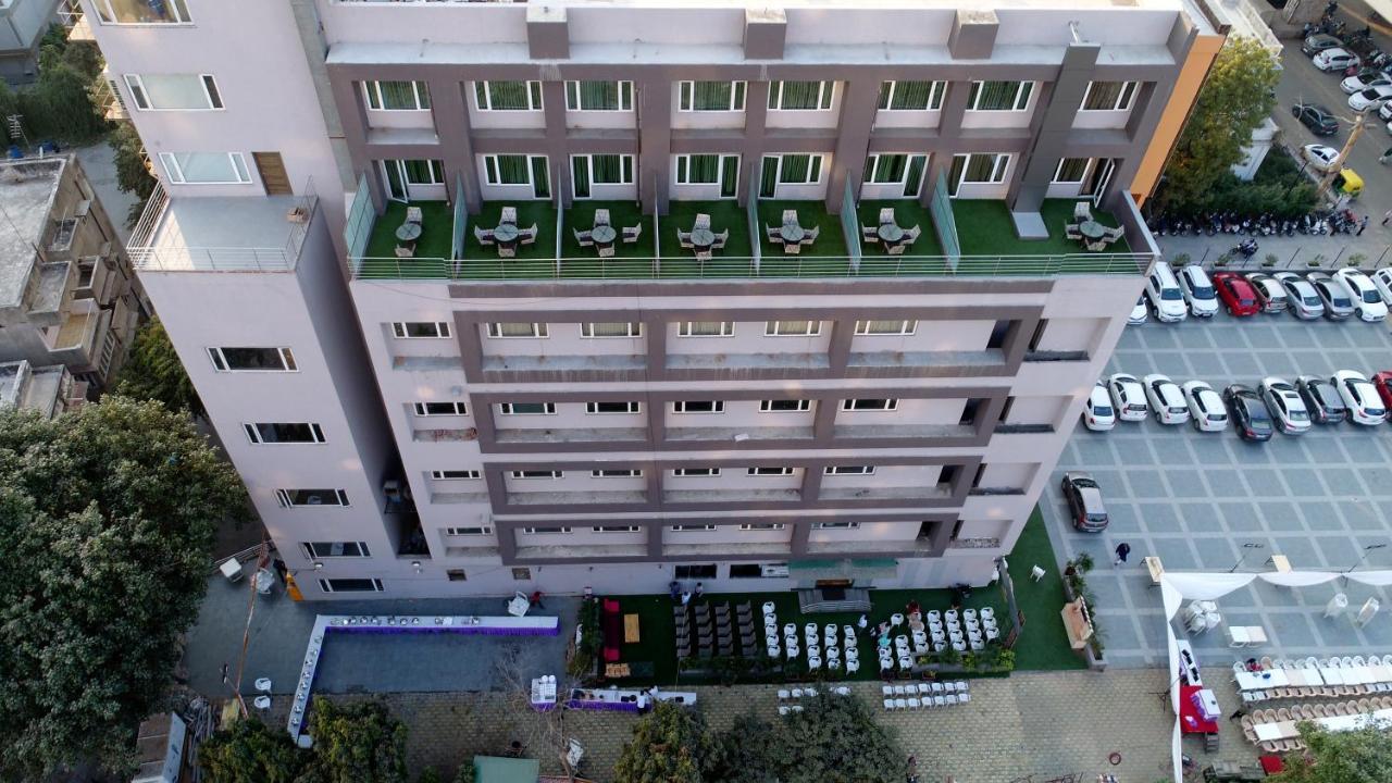 Apricot Hotel , Ahmedabad Luaran gambar
