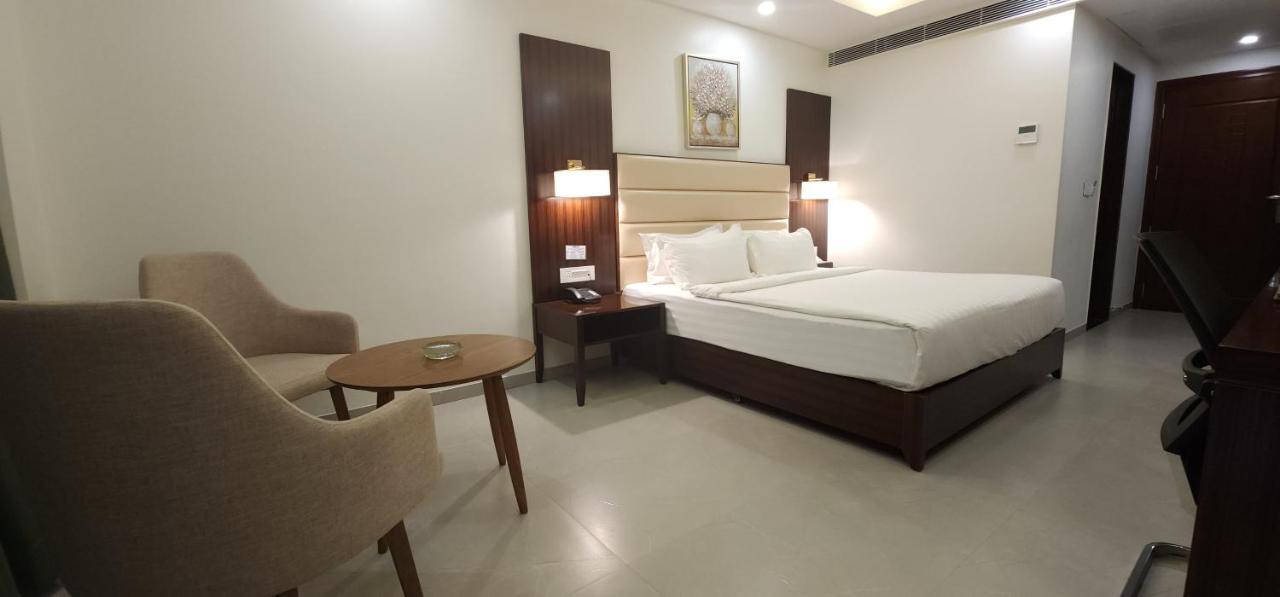 Apricot Hotel , Ahmedabad Luaran gambar