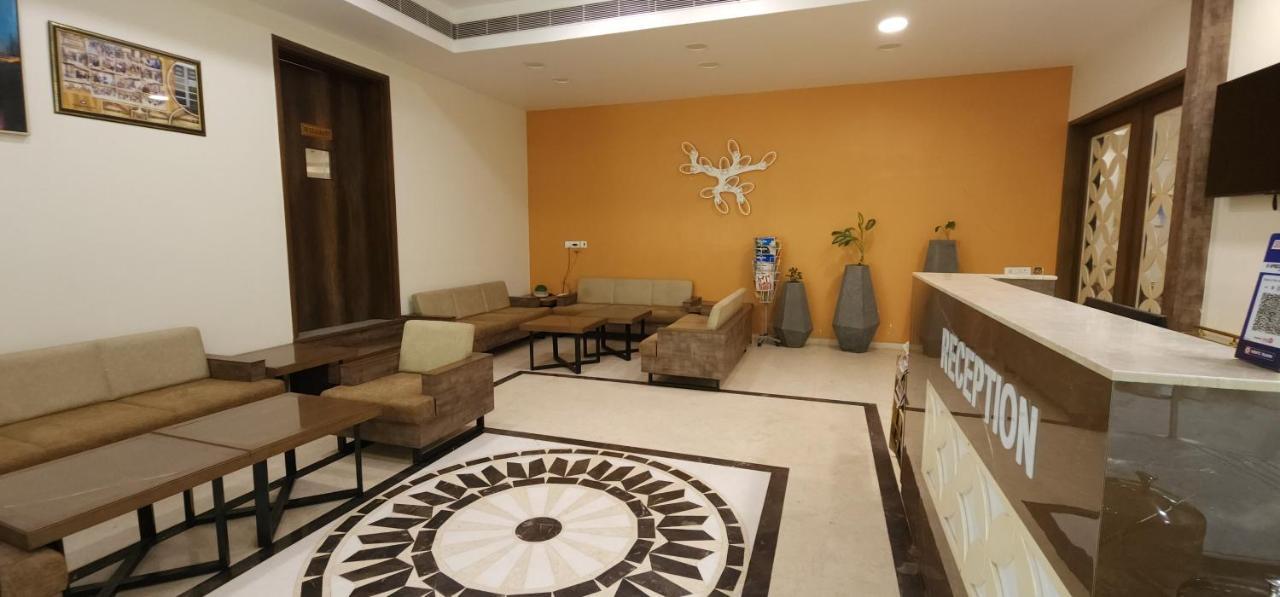 Apricot Hotel , Ahmedabad Luaran gambar