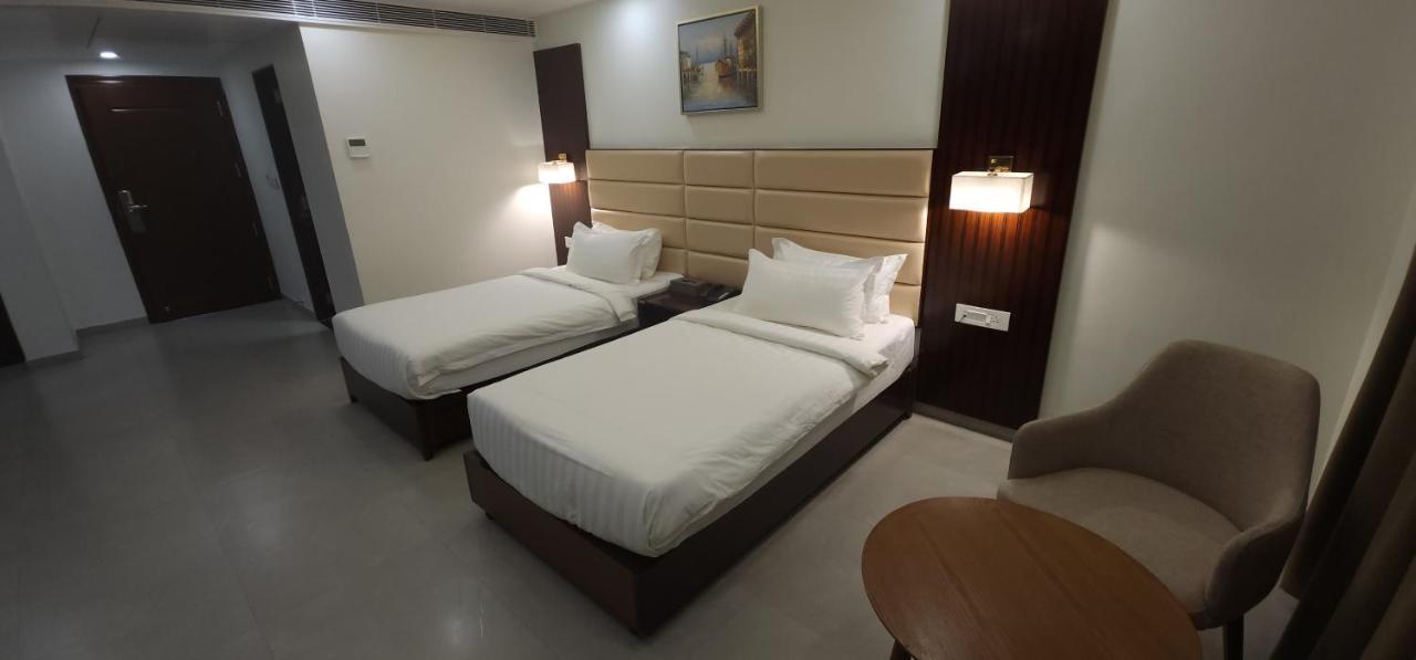 Apricot Hotel , Ahmedabad Luaran gambar