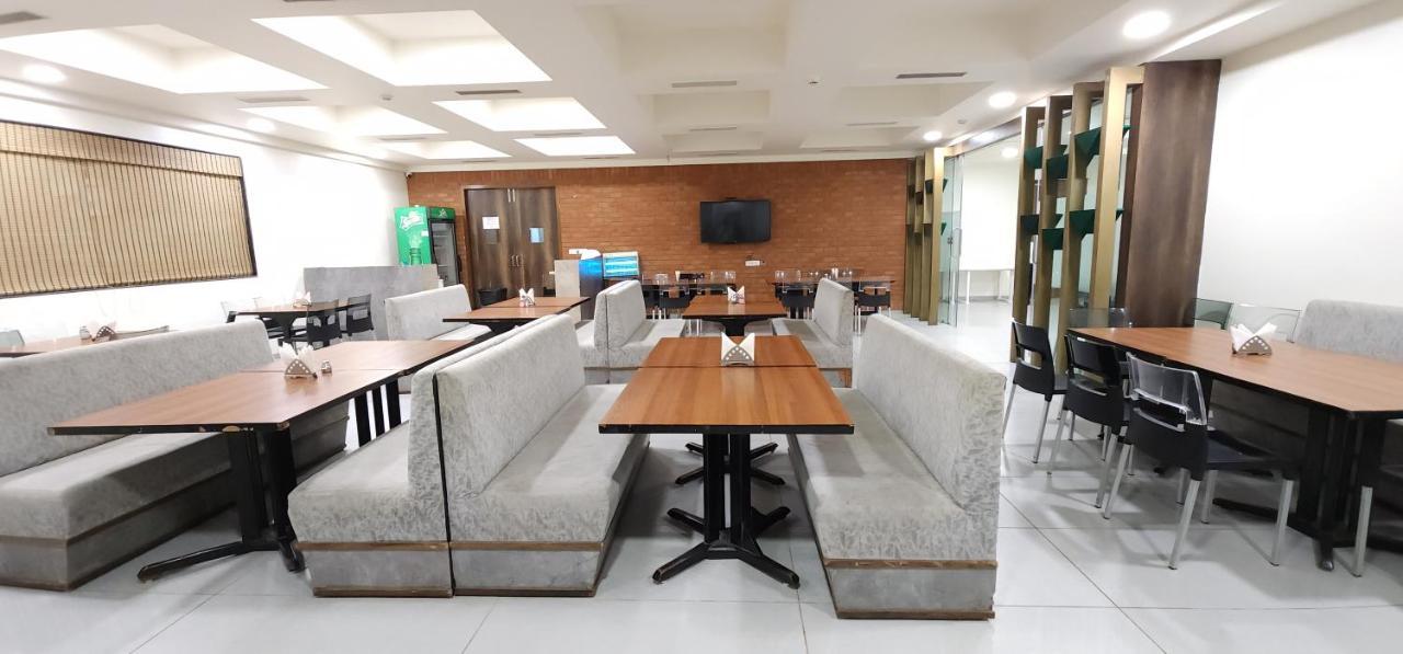 Apricot Hotel , Ahmedabad Luaran gambar