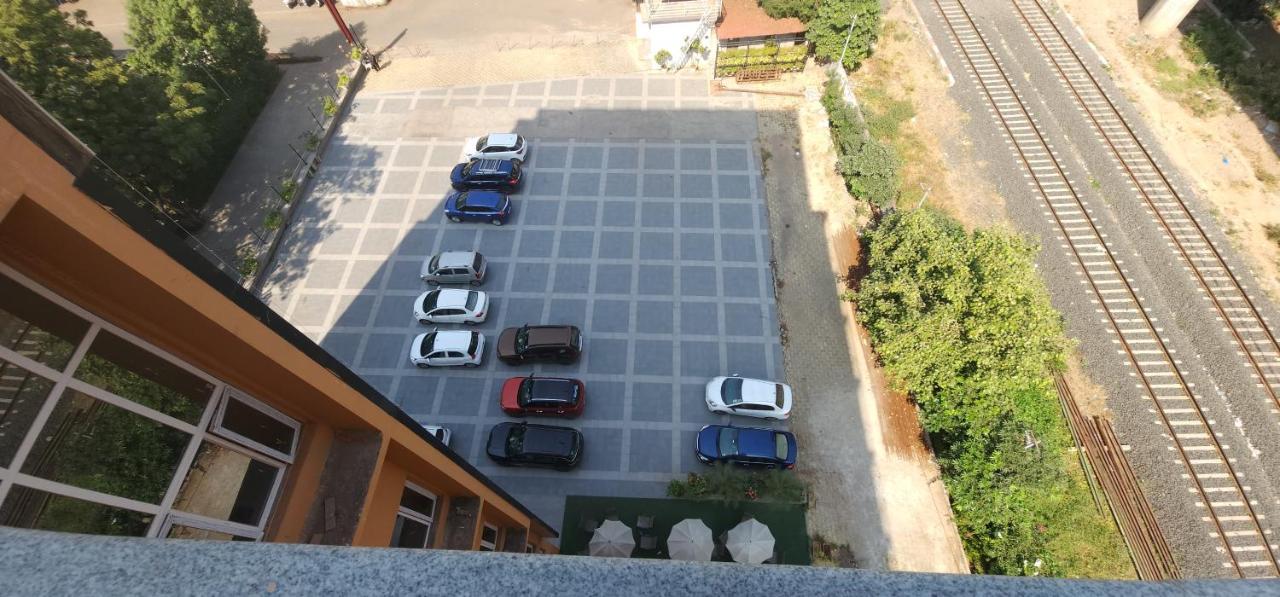 Apricot Hotel , Ahmedabad Luaran gambar