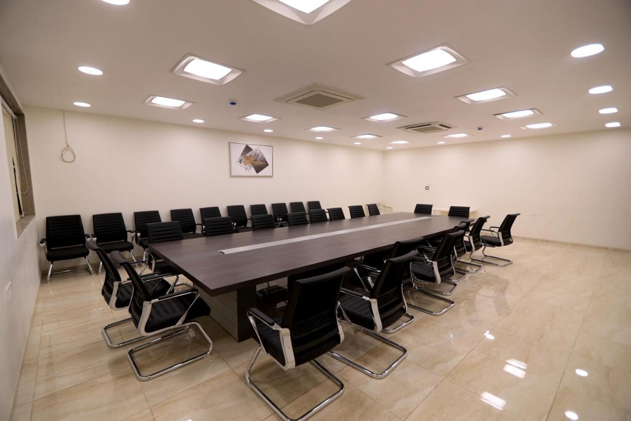Apricot Hotel , Ahmedabad Luaran gambar